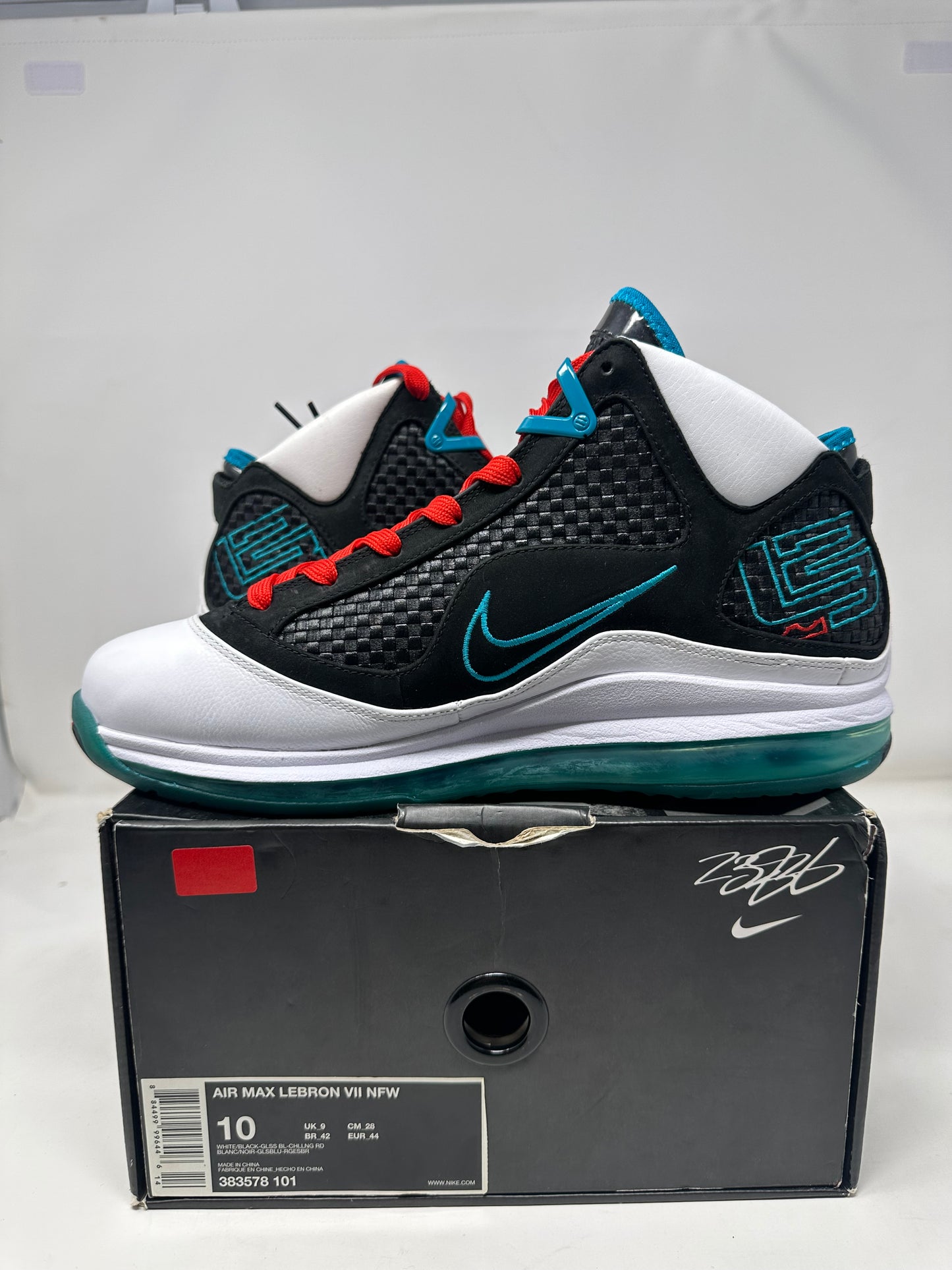 Nike Lebron 7 (2009) “Red Carpet”