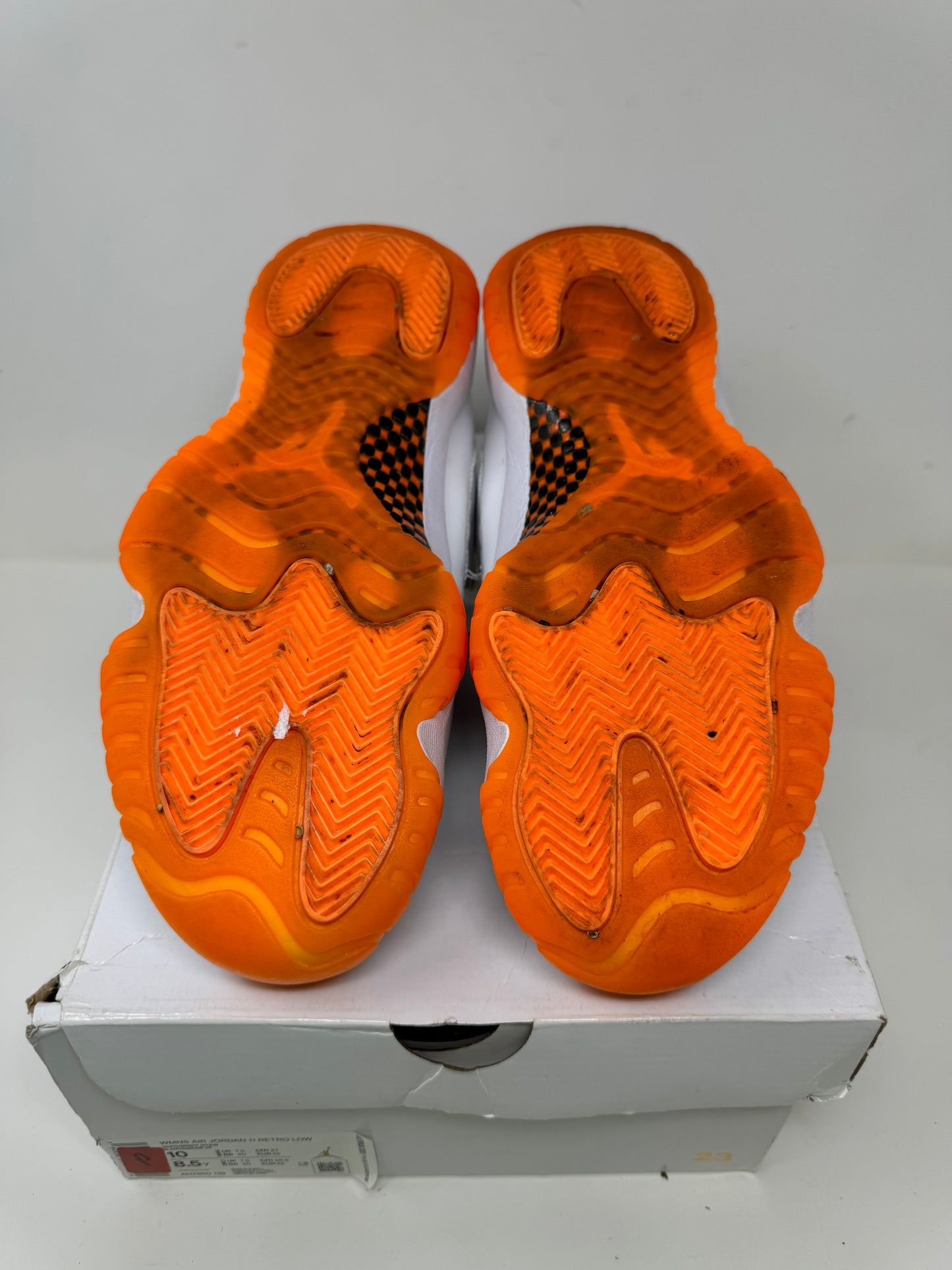 Jordan 11 Low Women’s “Citrus”