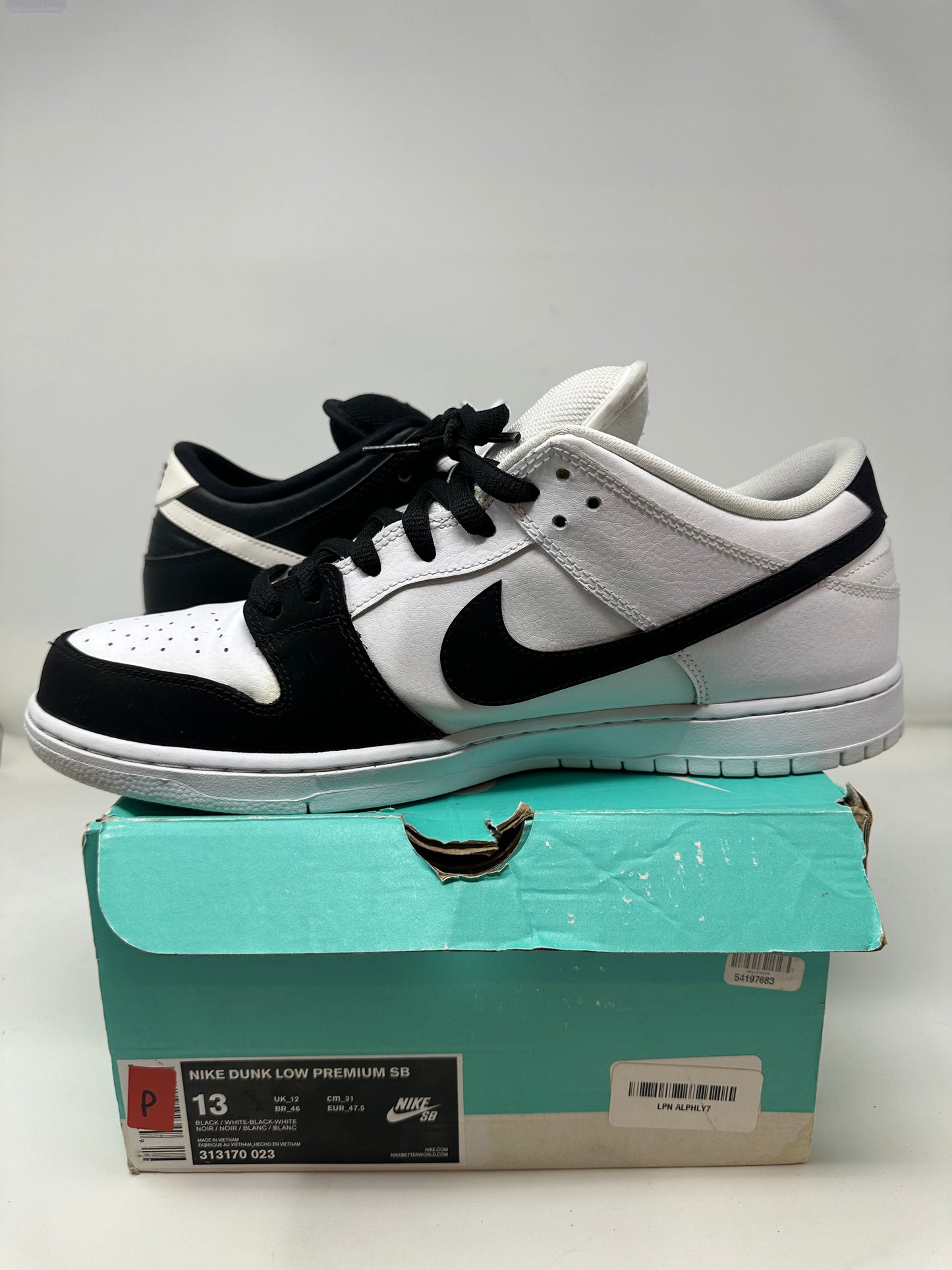 Nike SB Dunk Low “Yin Yang”