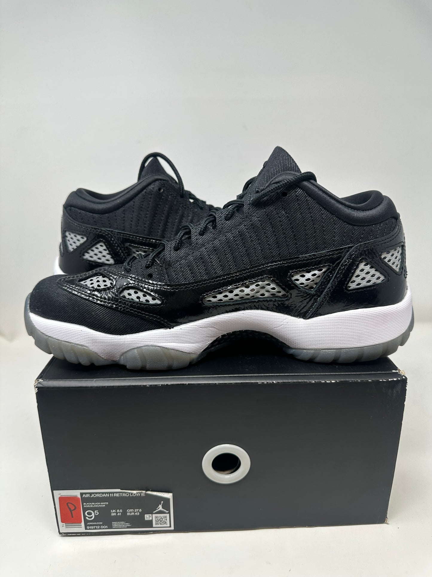 Jordan 11 Low “Black and White”