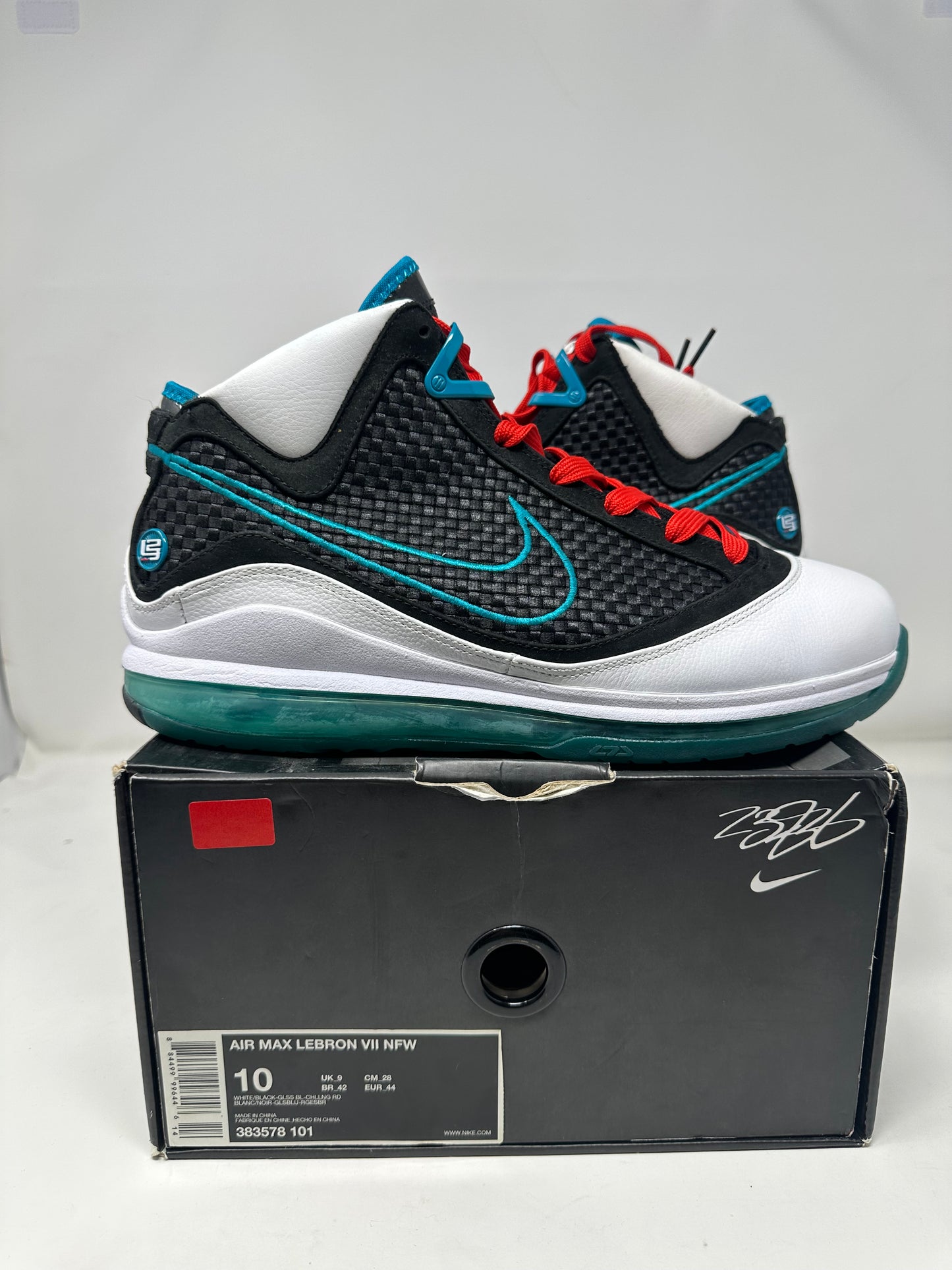 Nike Lebron 7 (2009) “Red Carpet”