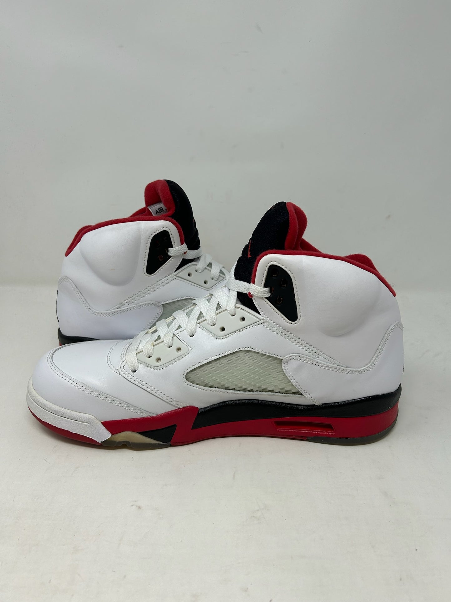 Jordan 5 (2013) “Fire Red”
