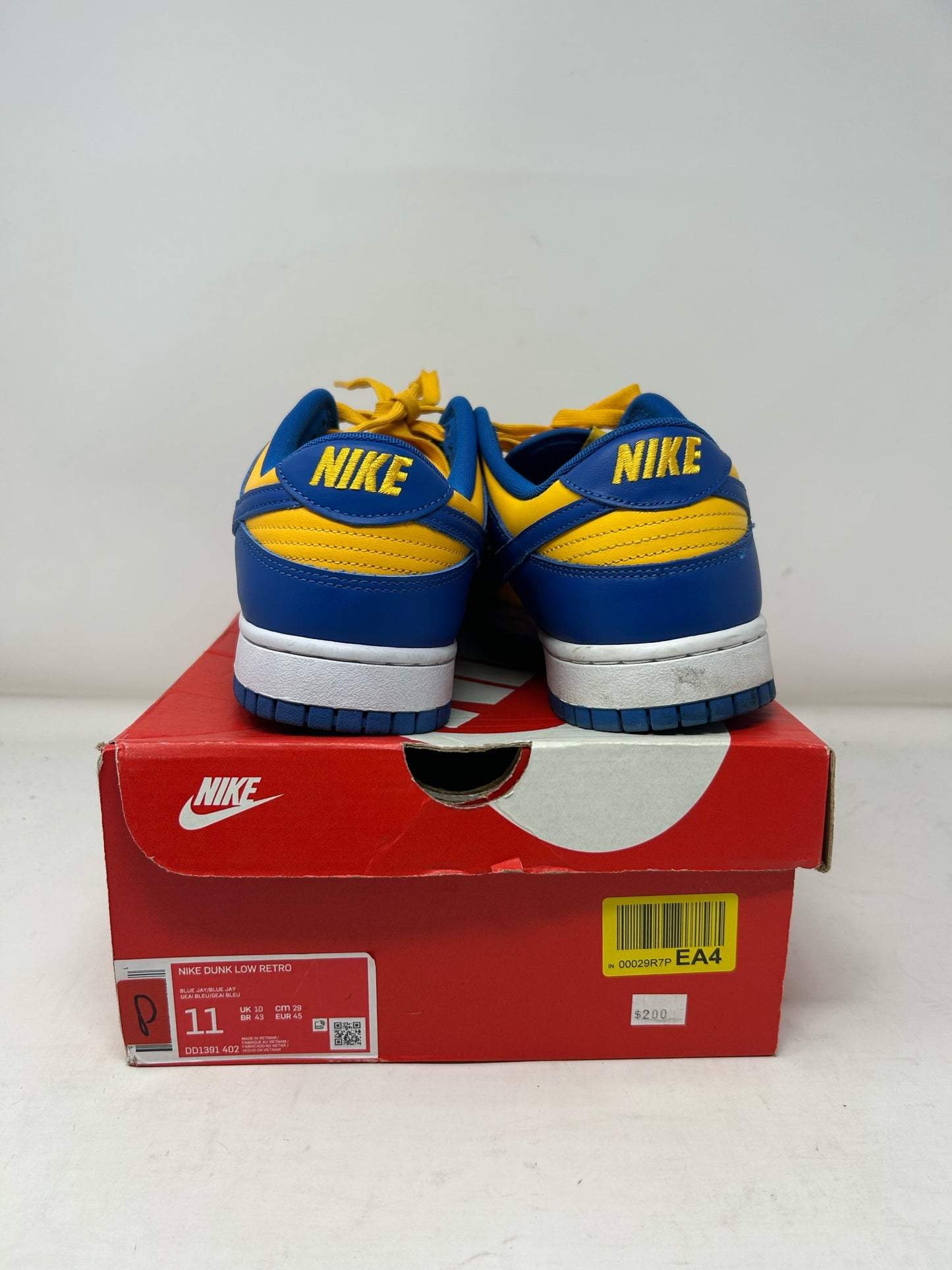 Nike Dunk Low “UCLA”