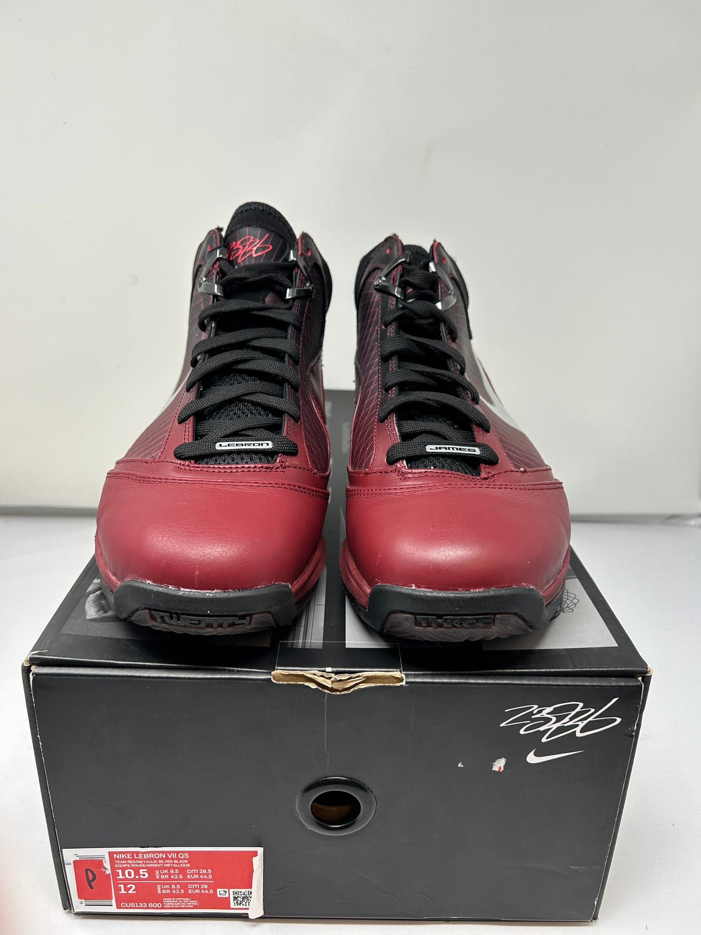 Nike LeBron 7 “Christmas”