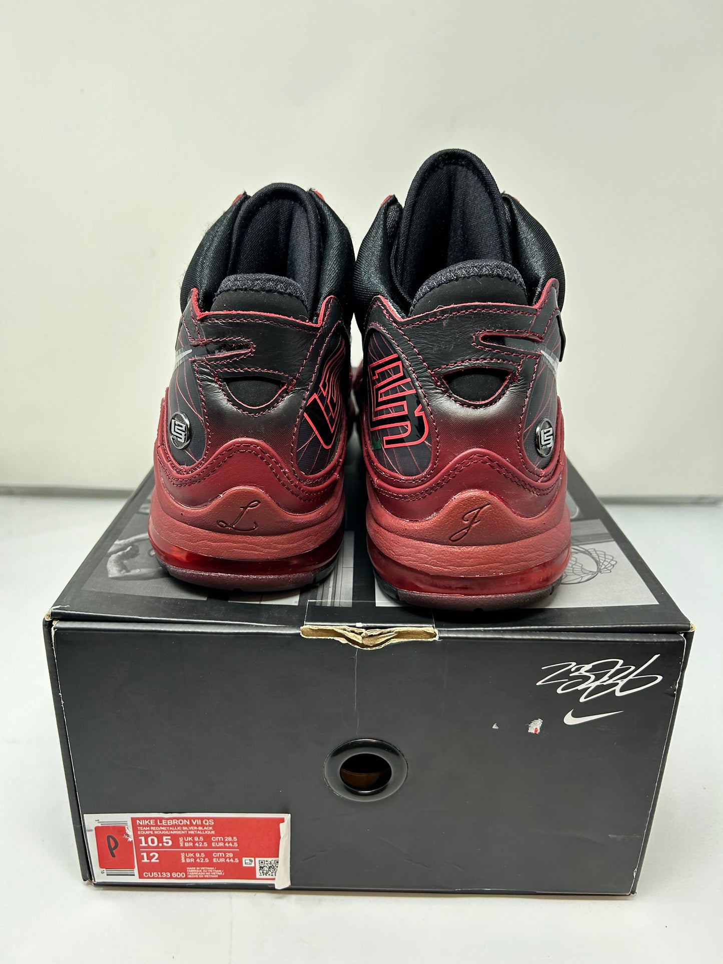 Nike LeBron 7 “Christmas”