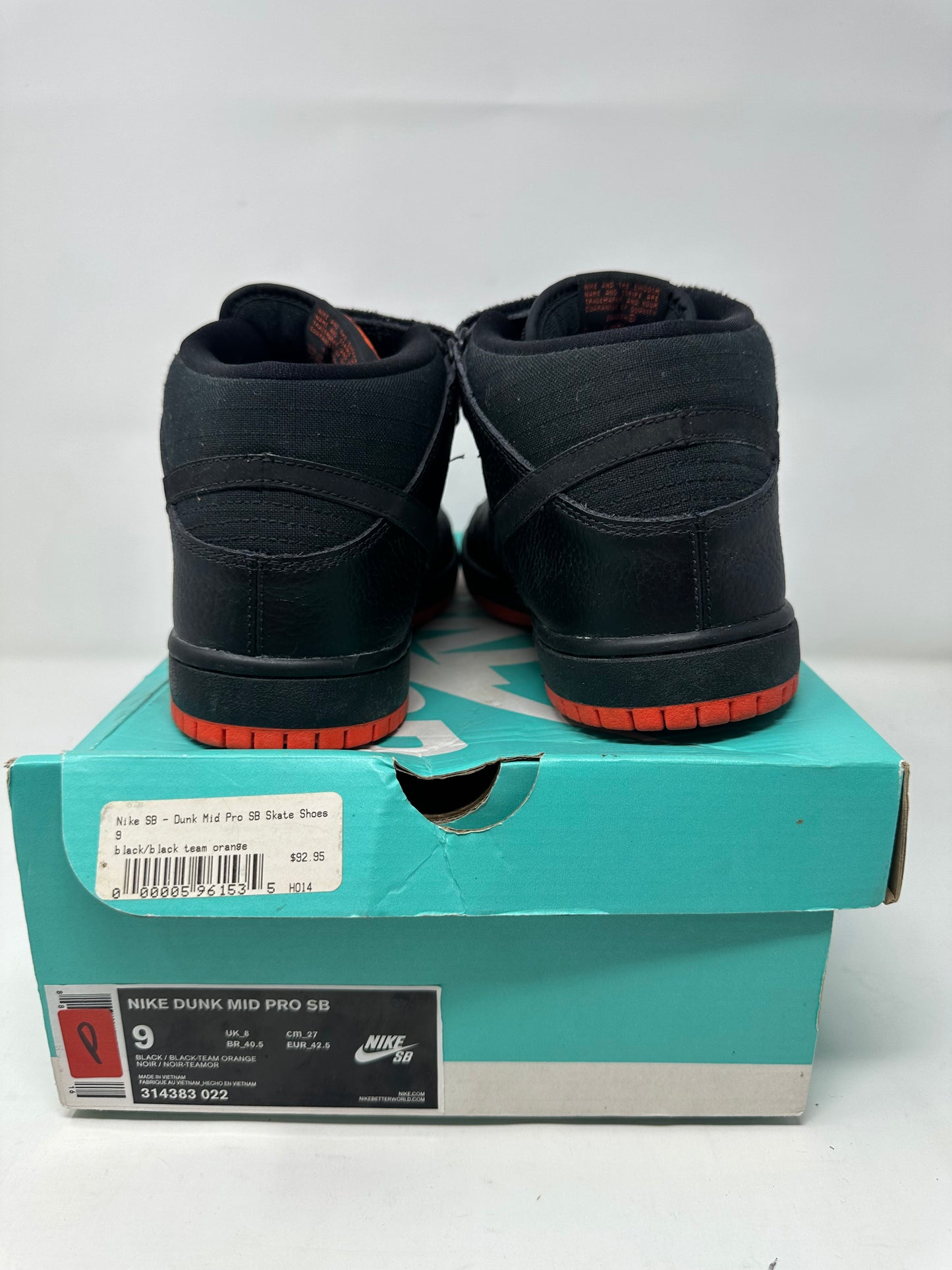 Nike SB Dunk Mid “Halloween”