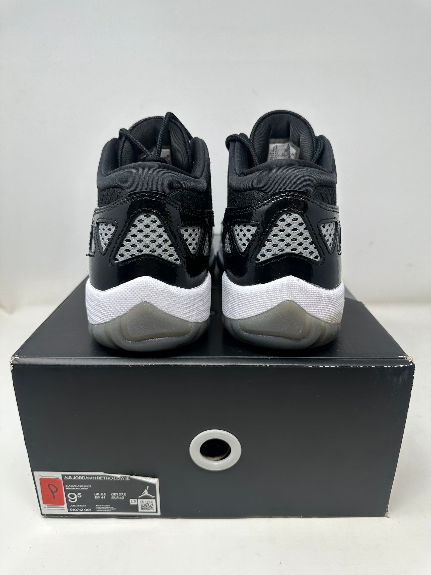 Jordan 11 Low “Black and White”