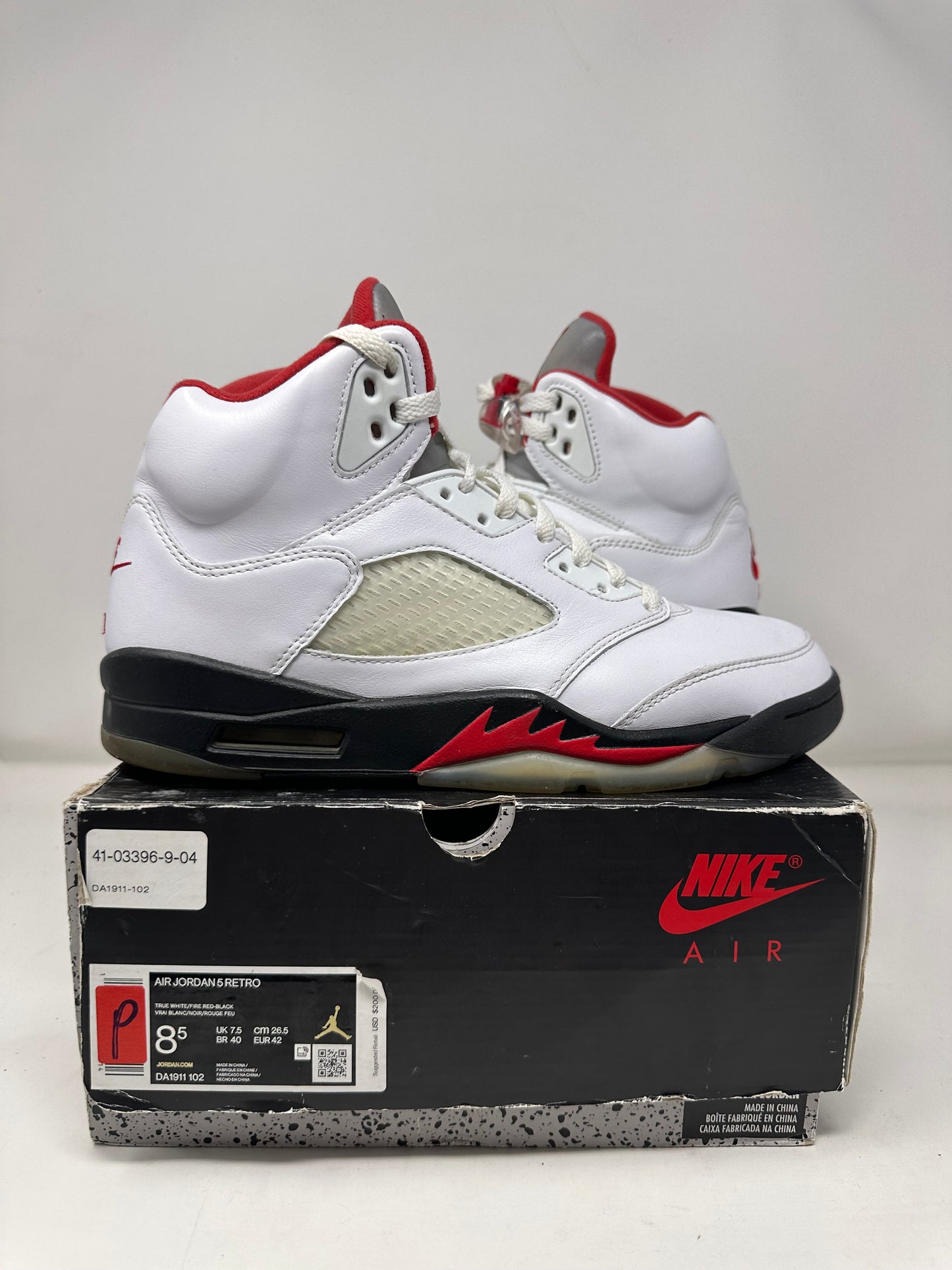 Jordan 5 (2020) “Fire Red”