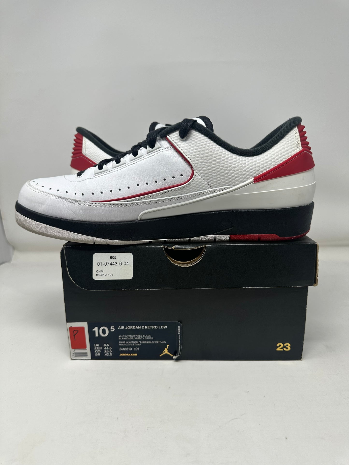 Jordan 2 Low (2016) “Chicago”
