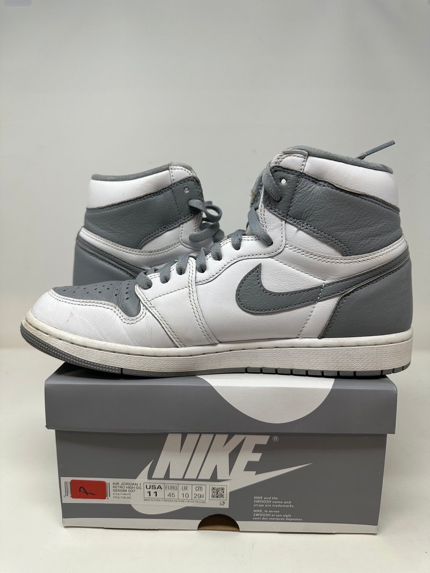 Jordan 1 High “Stealth”