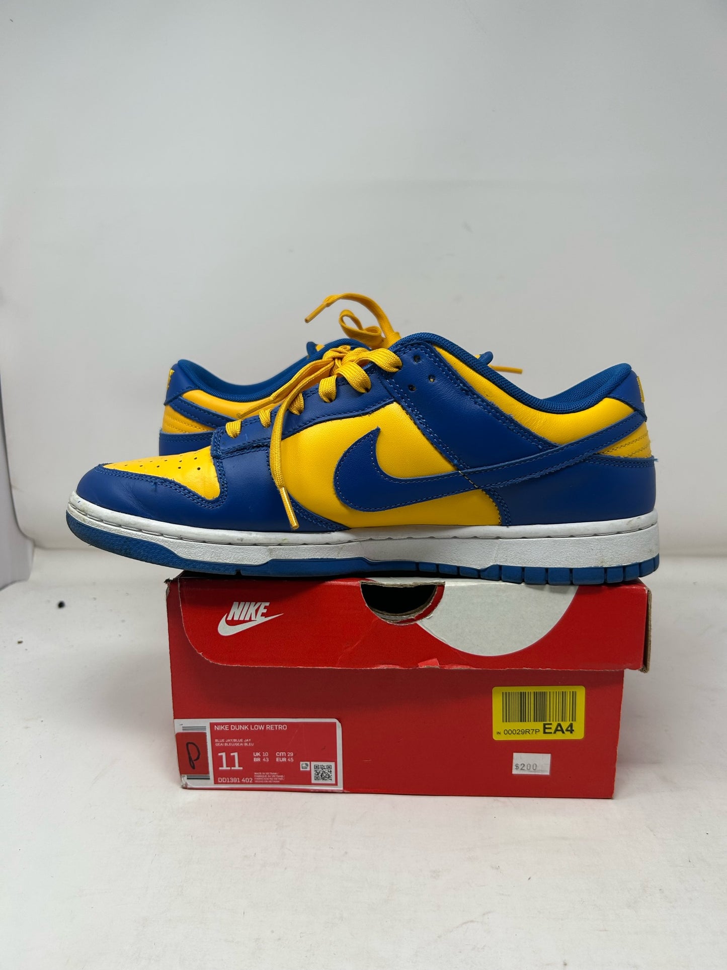 Nike Dunk Low “UCLA”