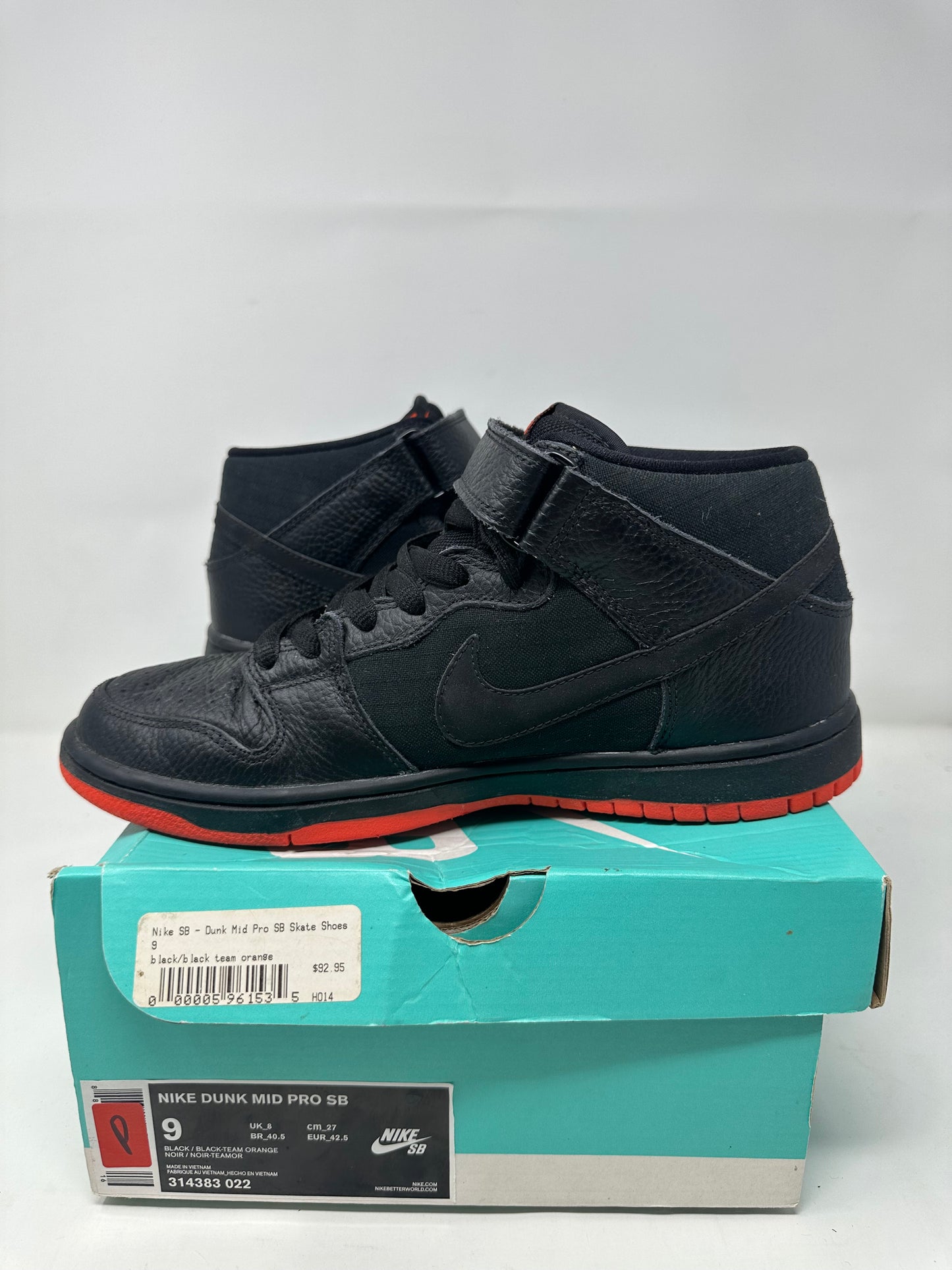 Nike SB Dunk Mid “Halloween”