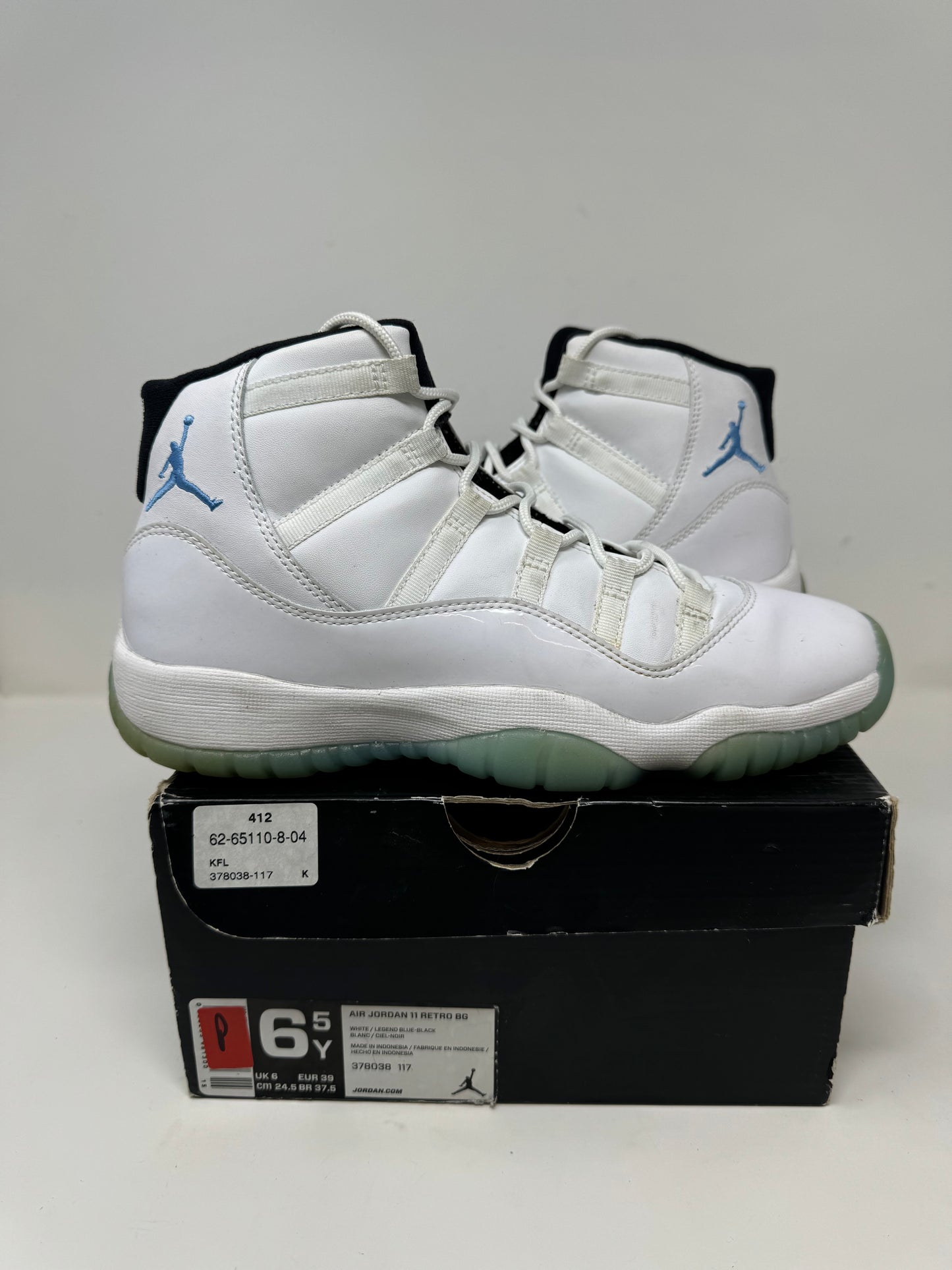 Jordan 11 GS “Legend Blue”