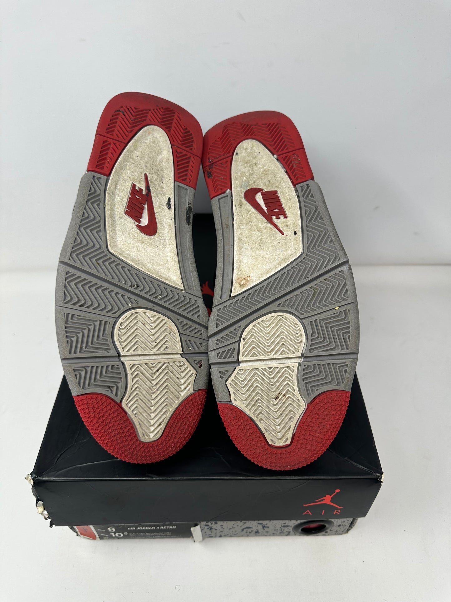 Jordan 4 (2019) “Bred”