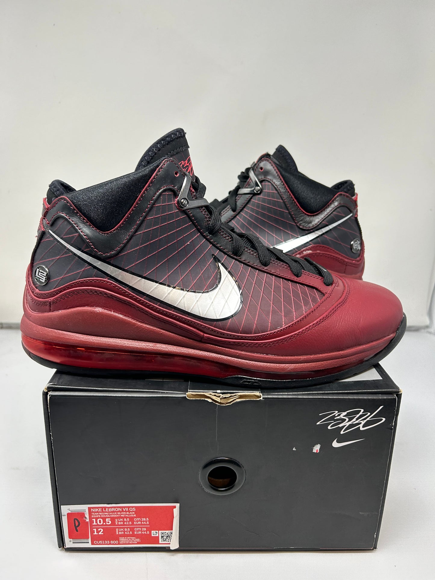Nike LeBron 7 “Christmas”