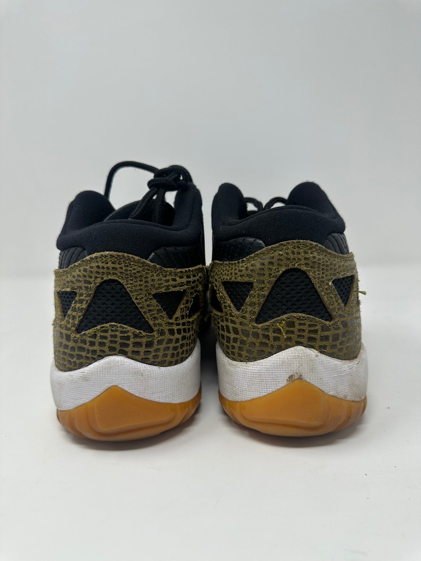 Jordan 11 Low IE “Militia Green”