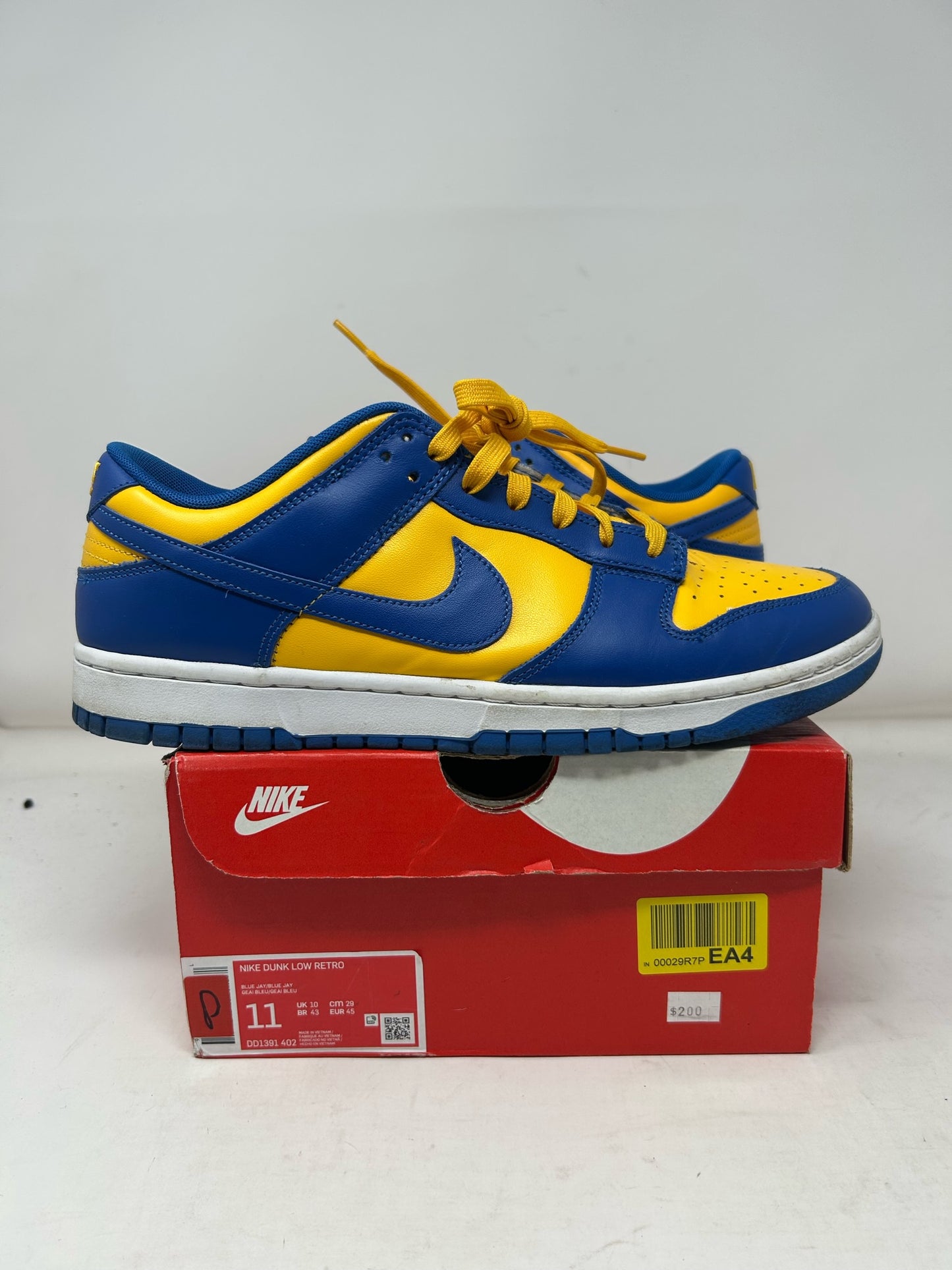 Nike Dunk Low “UCLA”