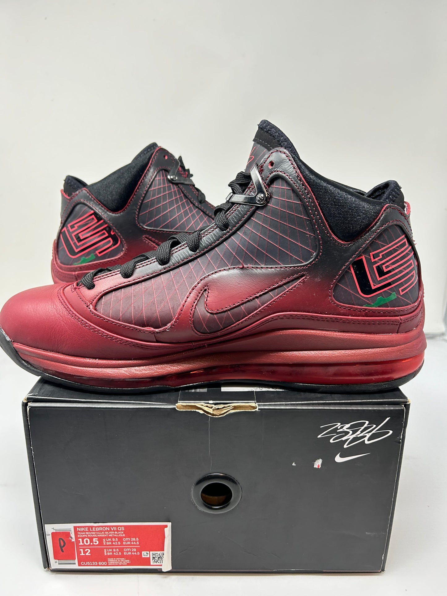 Nike LeBron 7 “Christmas”