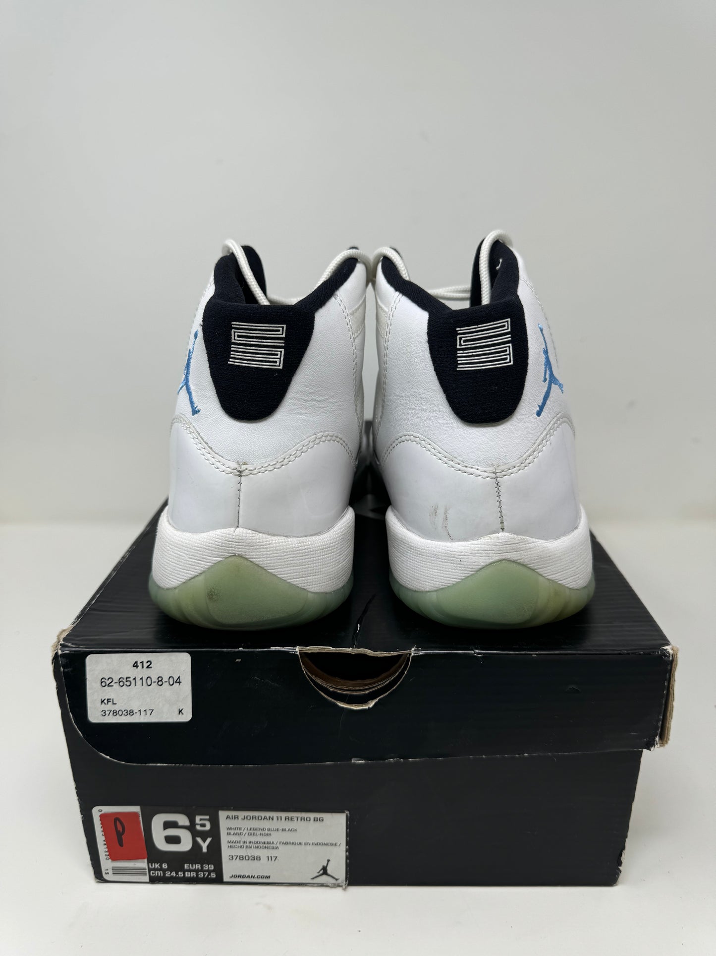 Jordan 11 GS “Legend Blue”