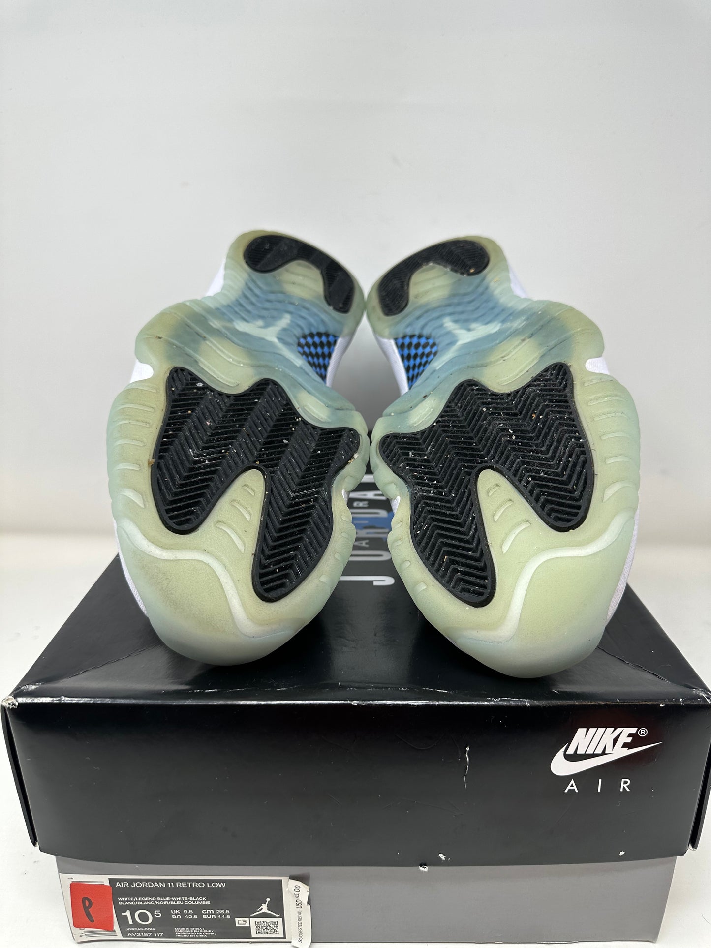 Jordan 11 Low “Legend Blue”