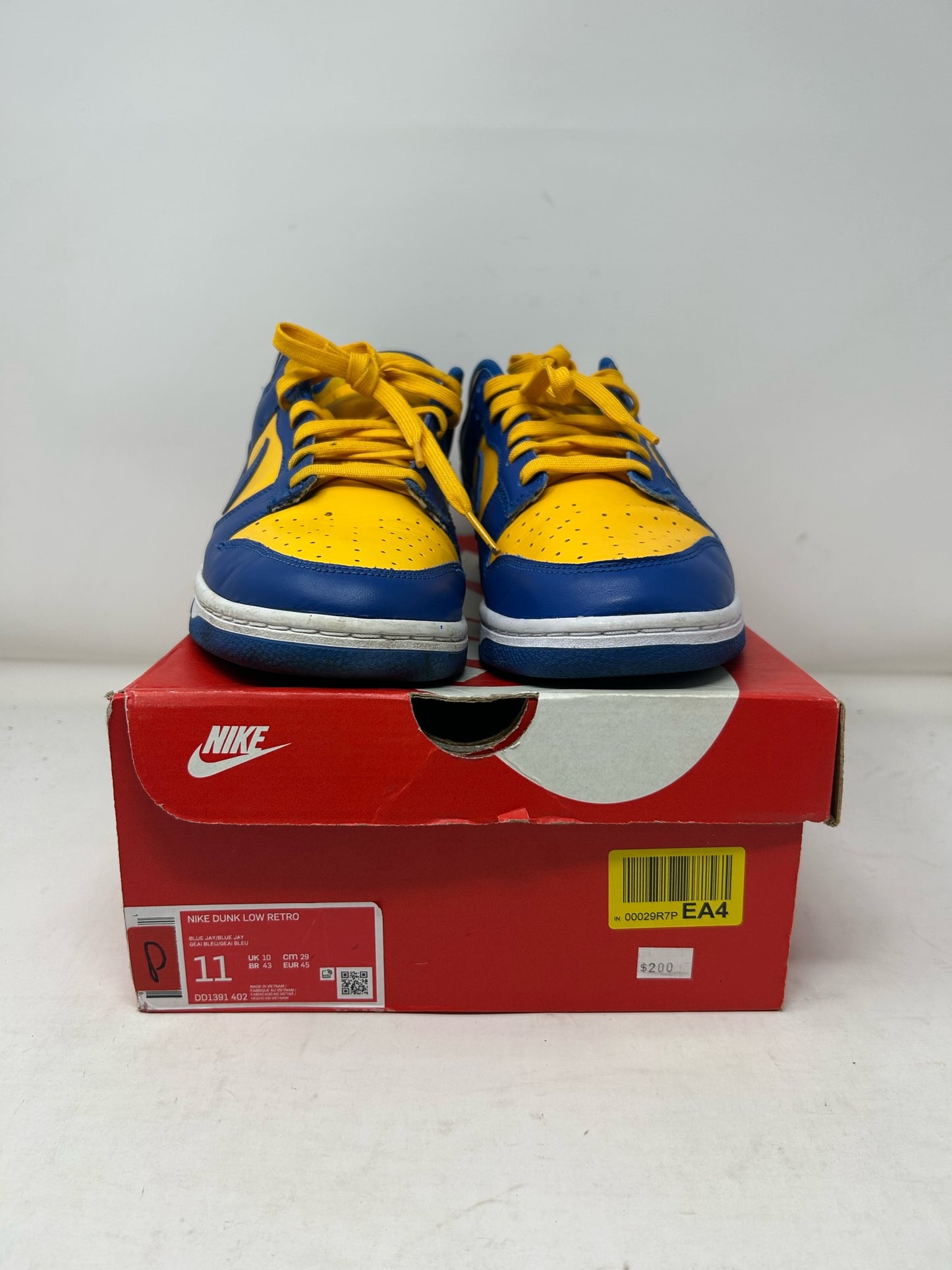 Nike Dunk Low “UCLA”