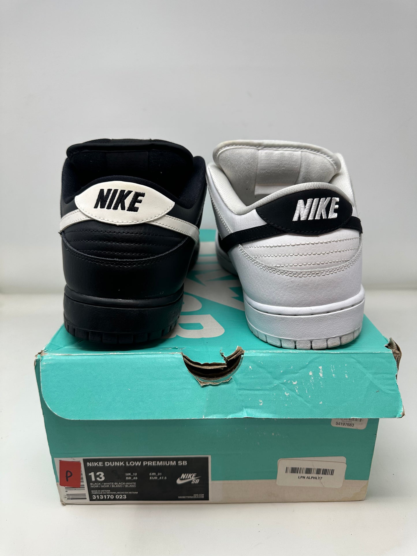 Nike SB Dunk Low “Yin Yang”