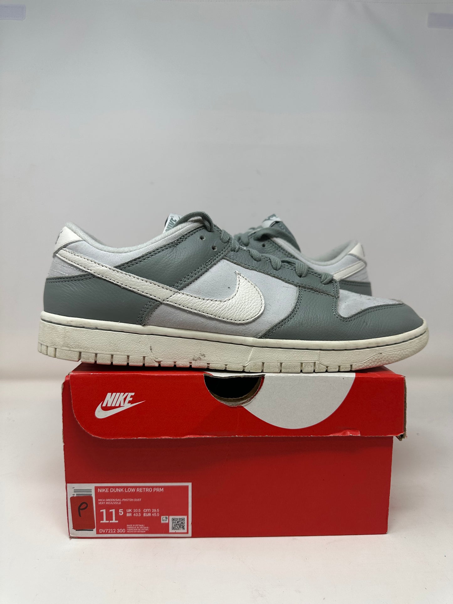 Nike Dunk Low “Mica Green”