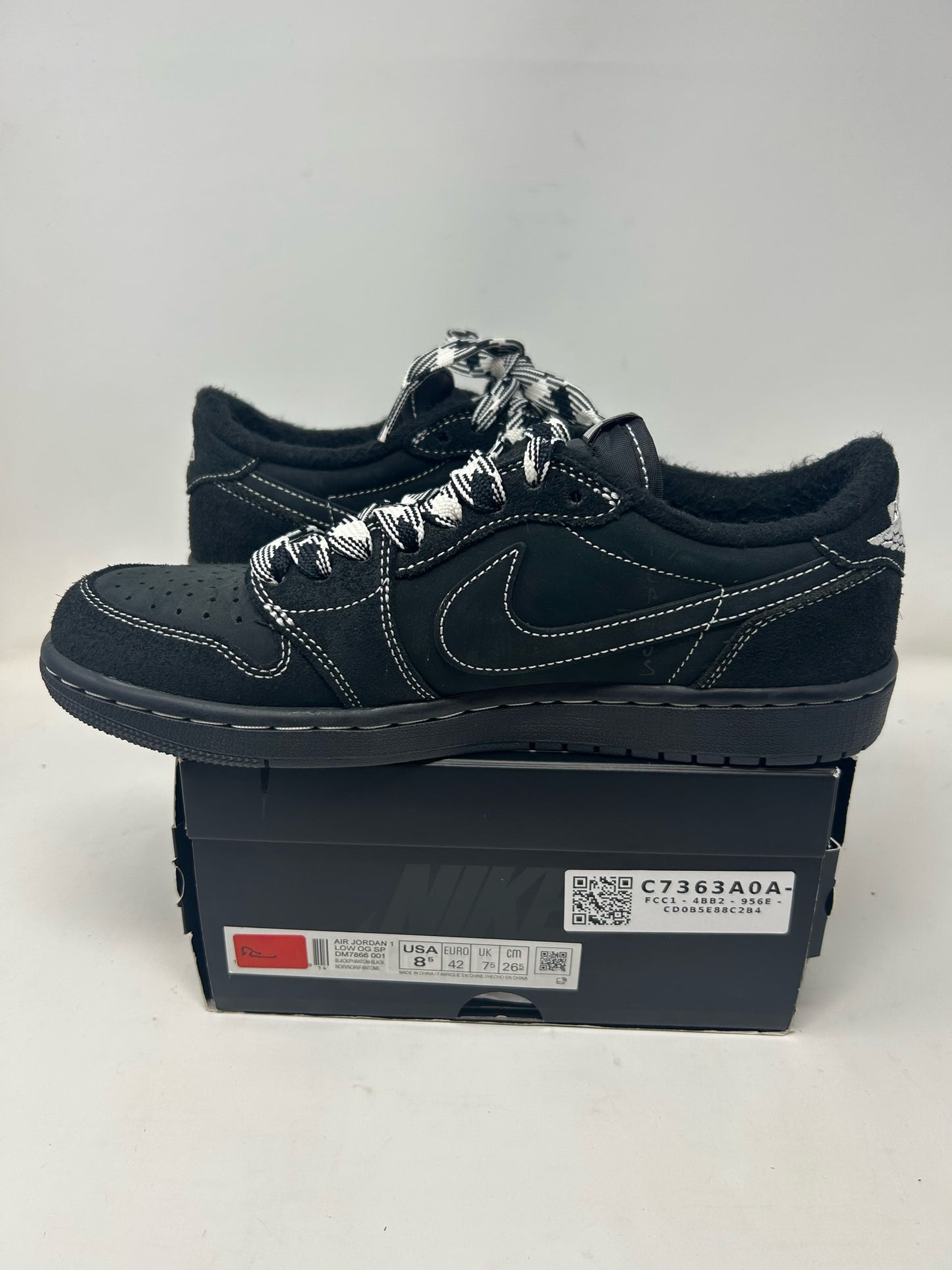 Jordan 1 Low Travis Scott “Phantom”