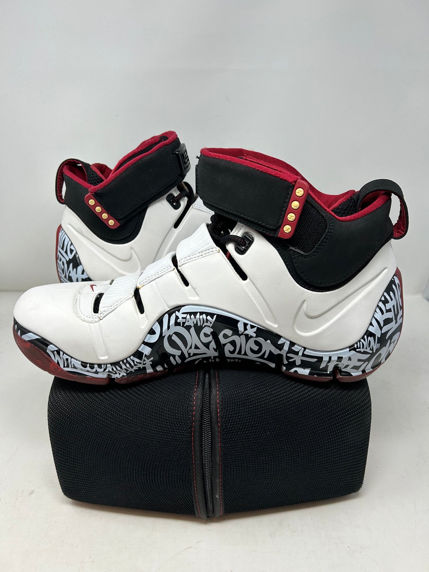 Nike LeBron 4 (New York Sample) “Graffiti”