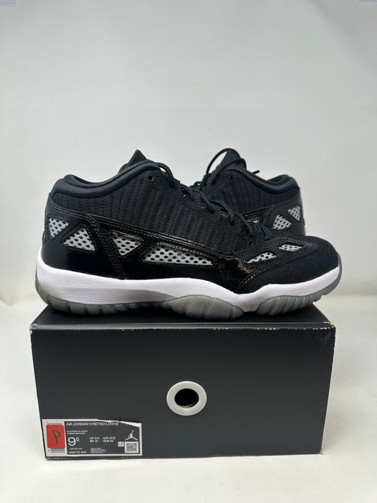 Jordan 11 Low “Black and White”