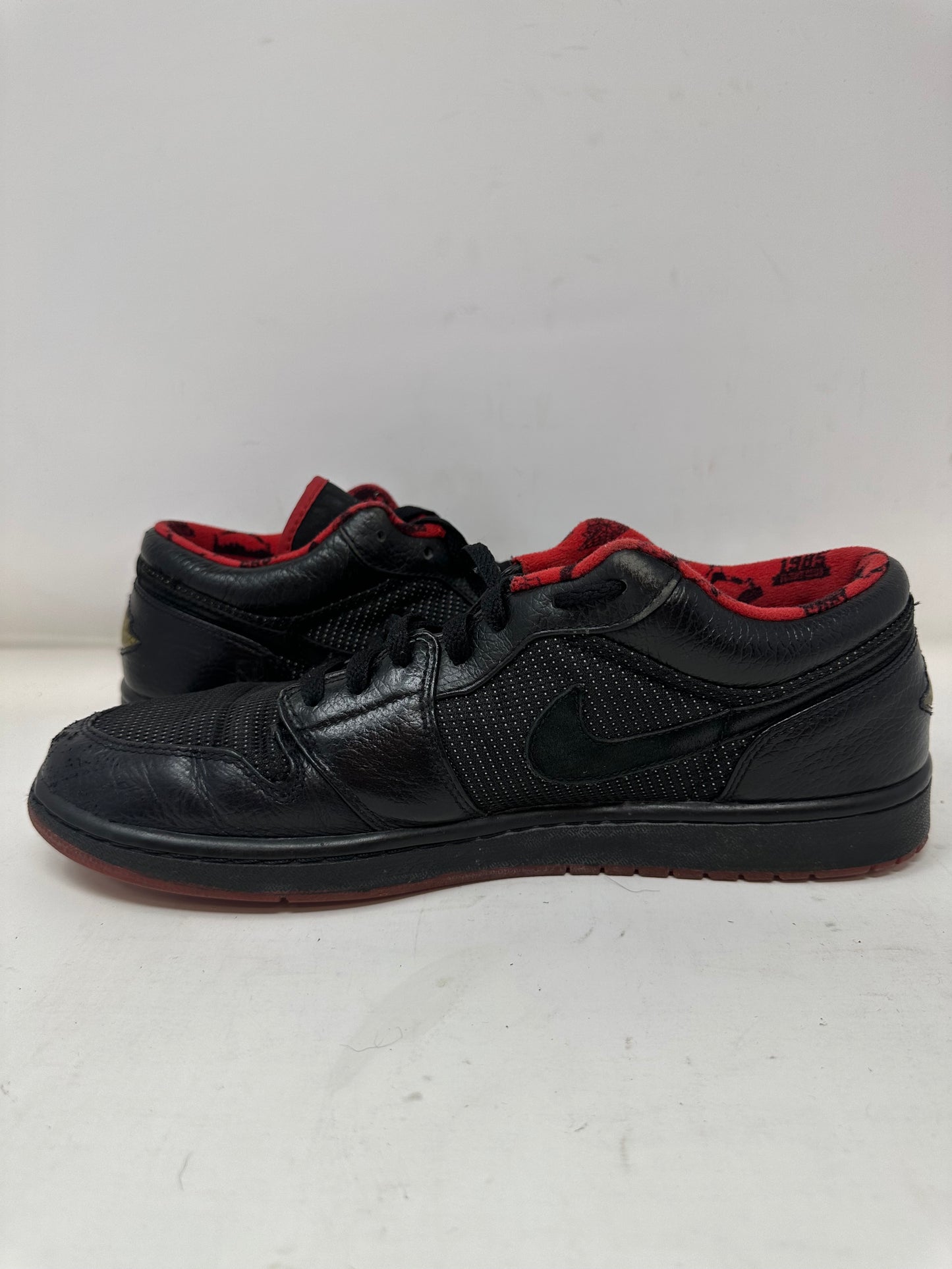 Jordan 1 Low “Black and Red”